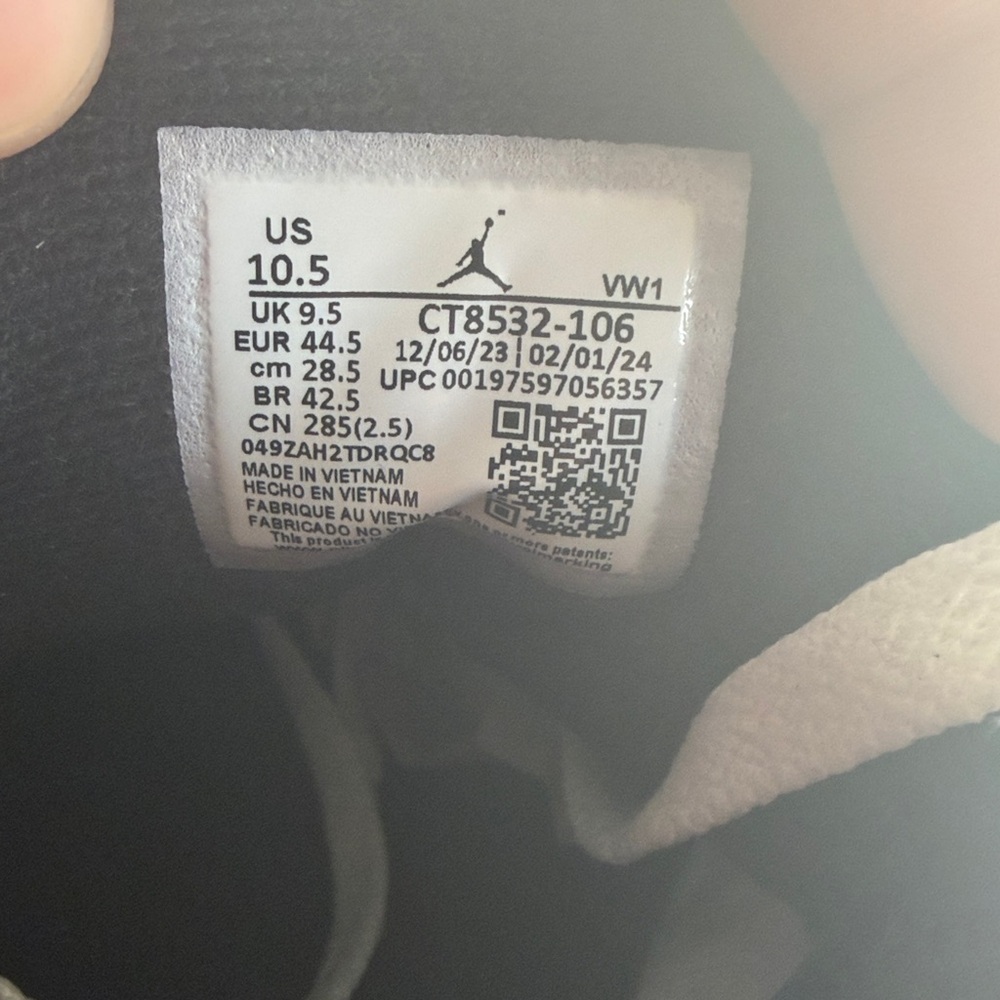 Jordan 3 White and Black Sneakers Size 10.5 
(No Box) - Picture 6 of 6